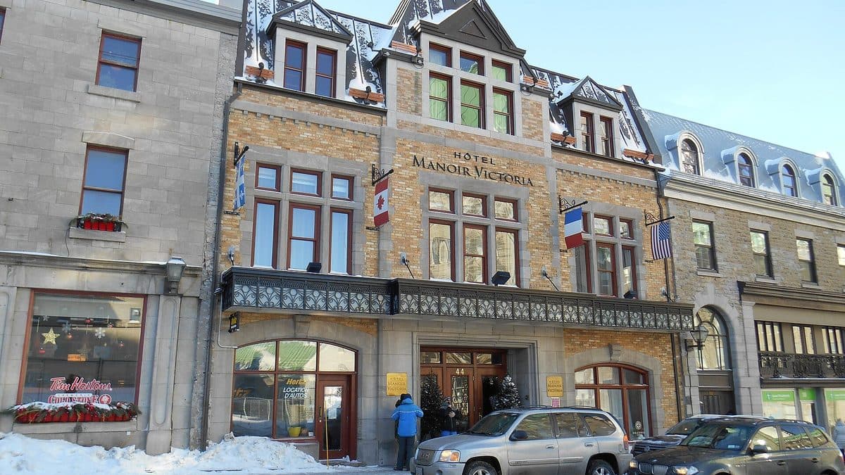Vayo taxi at Manoir Victoria in Old Quebec